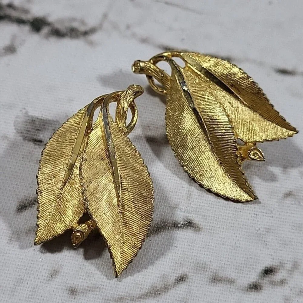 Vtg RSK Goldtone Leaves‎ Clip Earrings 1
